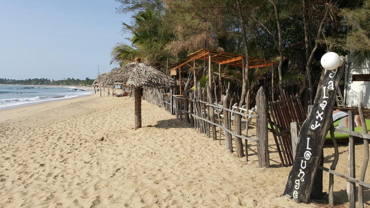 Galaxy Lounge Hotel Arugam Bay Exterior photo